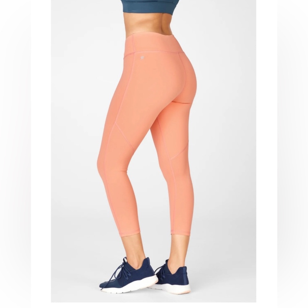 NWT Fabletics Mid-Rise PowerHold Capri - Medium